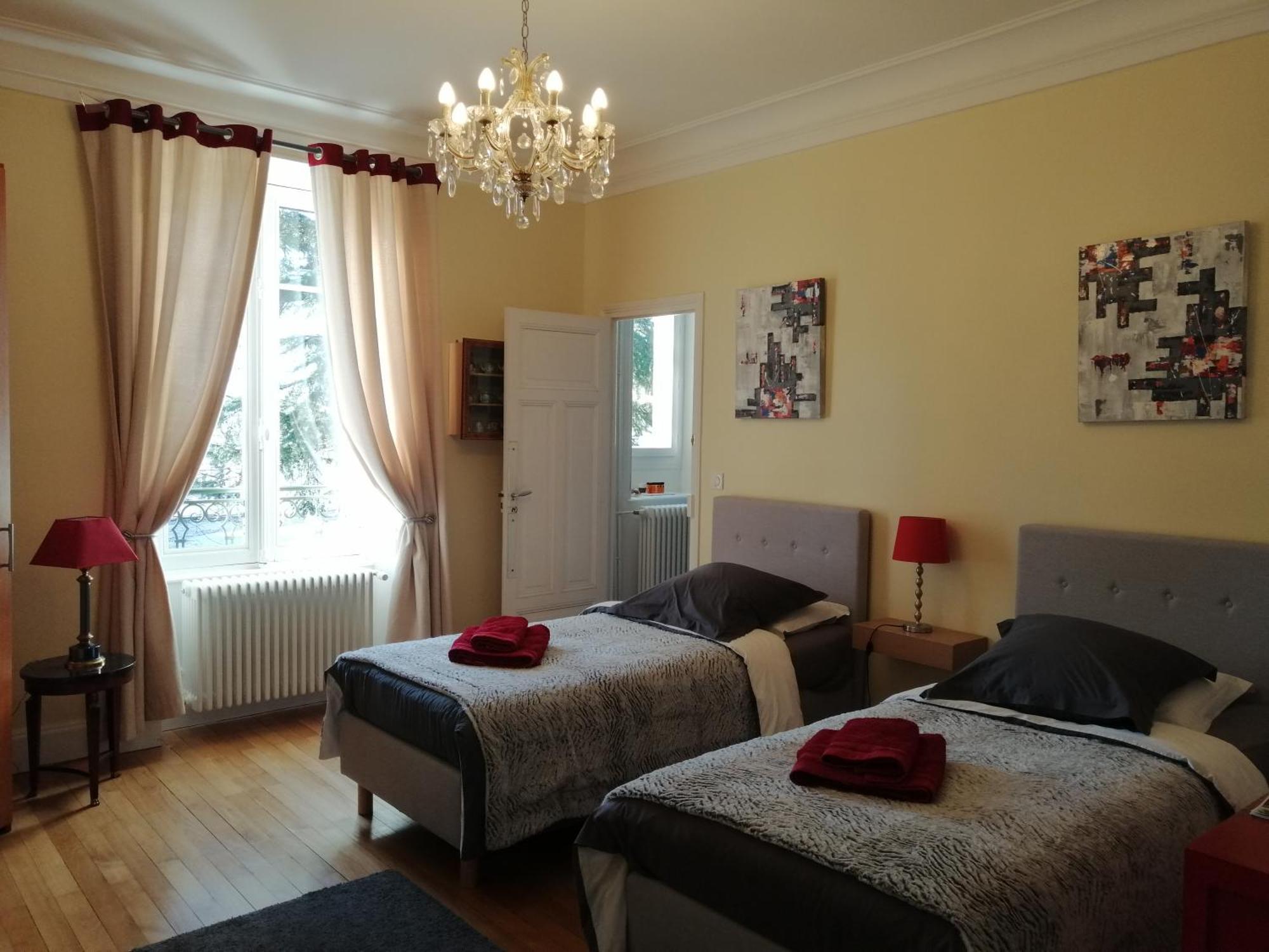Chambres d'Hôtes Côté Parc-Côté Jardin Nevers Esterno foto