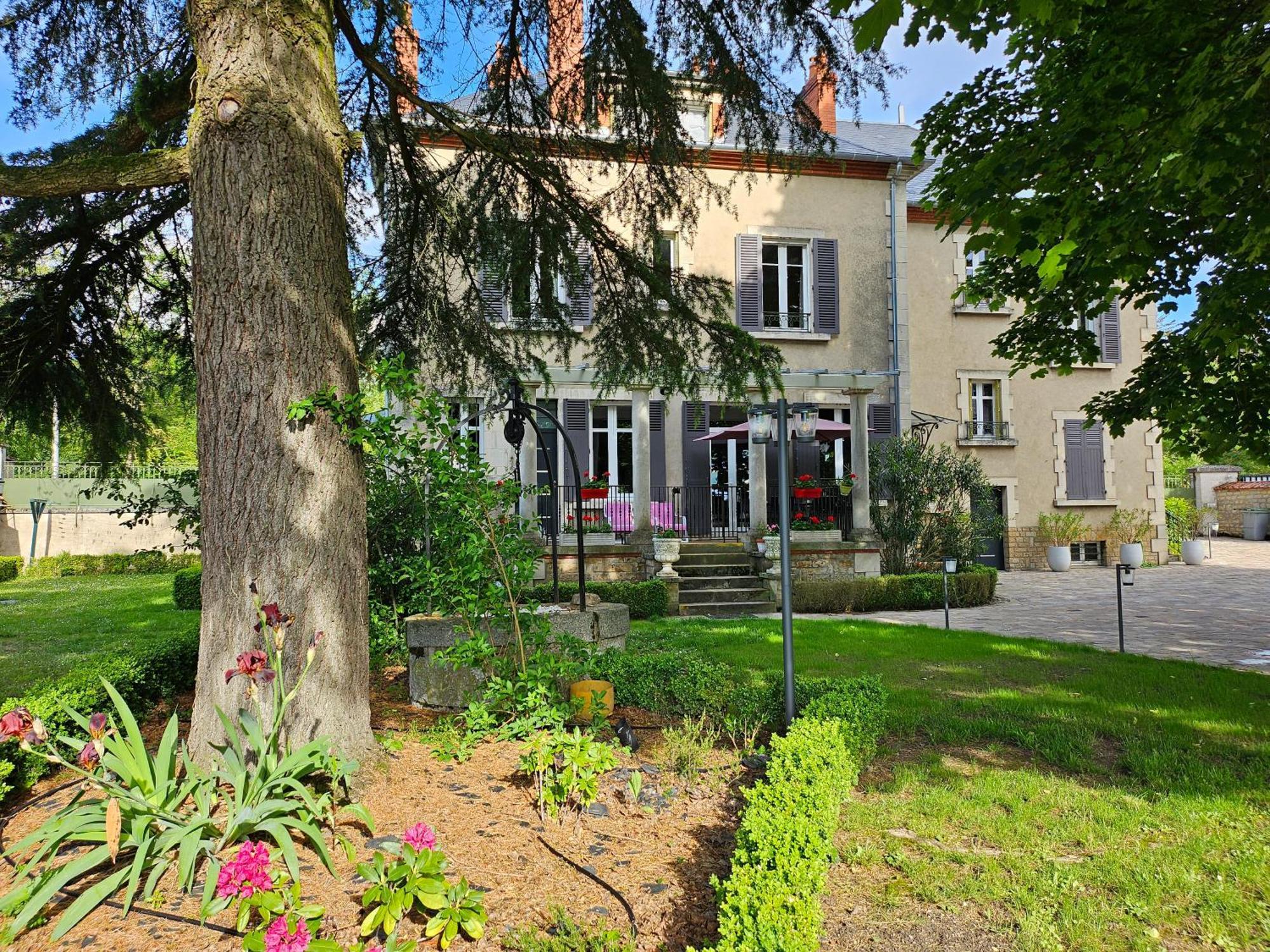 Chambres d'Hôtes Côté Parc-Côté Jardin Nevers Esterno foto