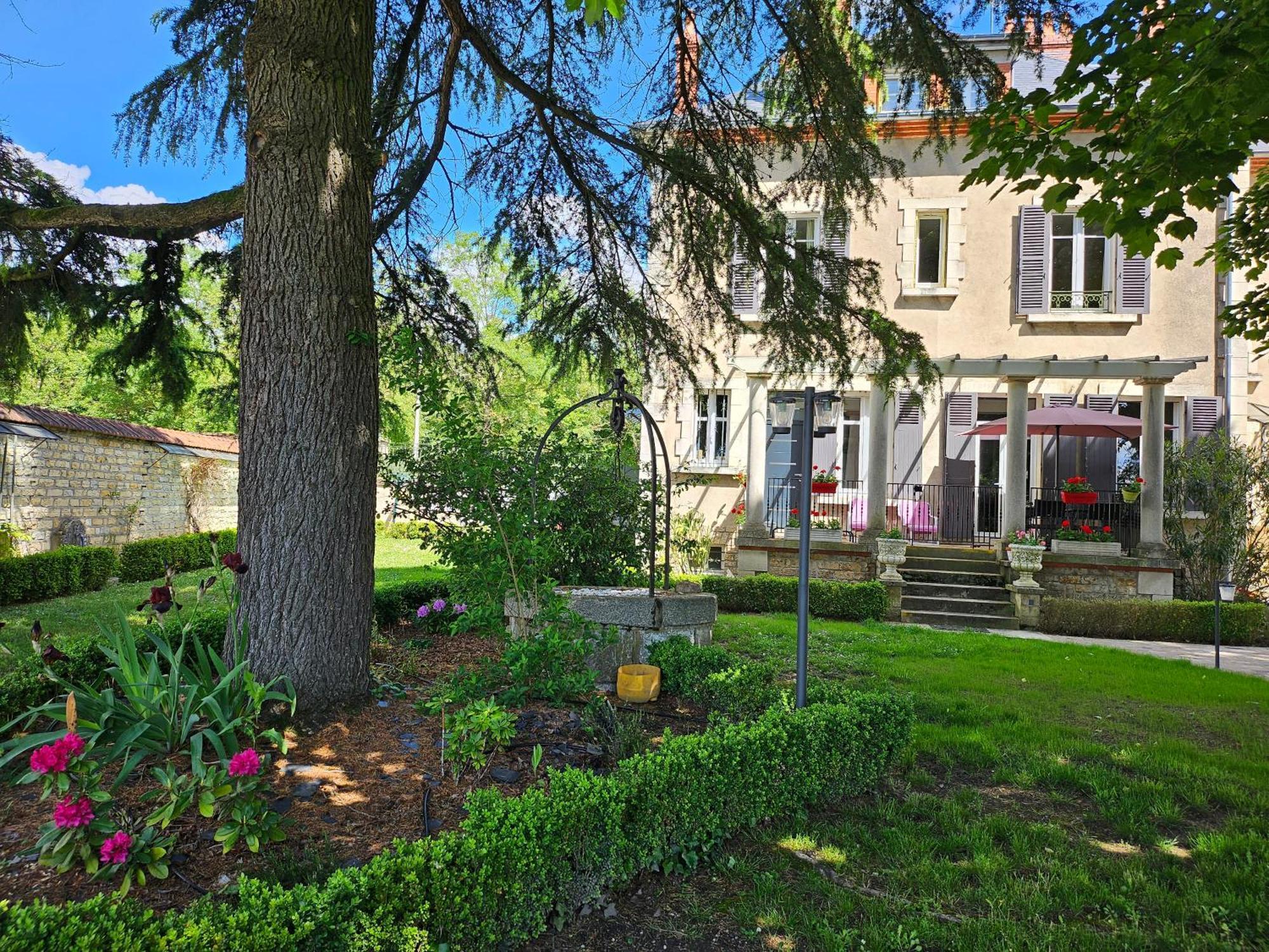 Chambres d'Hôtes Côté Parc-Côté Jardin Nevers Esterno foto