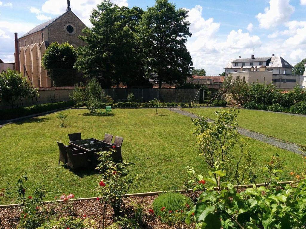 Chambres d'Hôtes Côté Parc-Côté Jardin Nevers Esterno foto